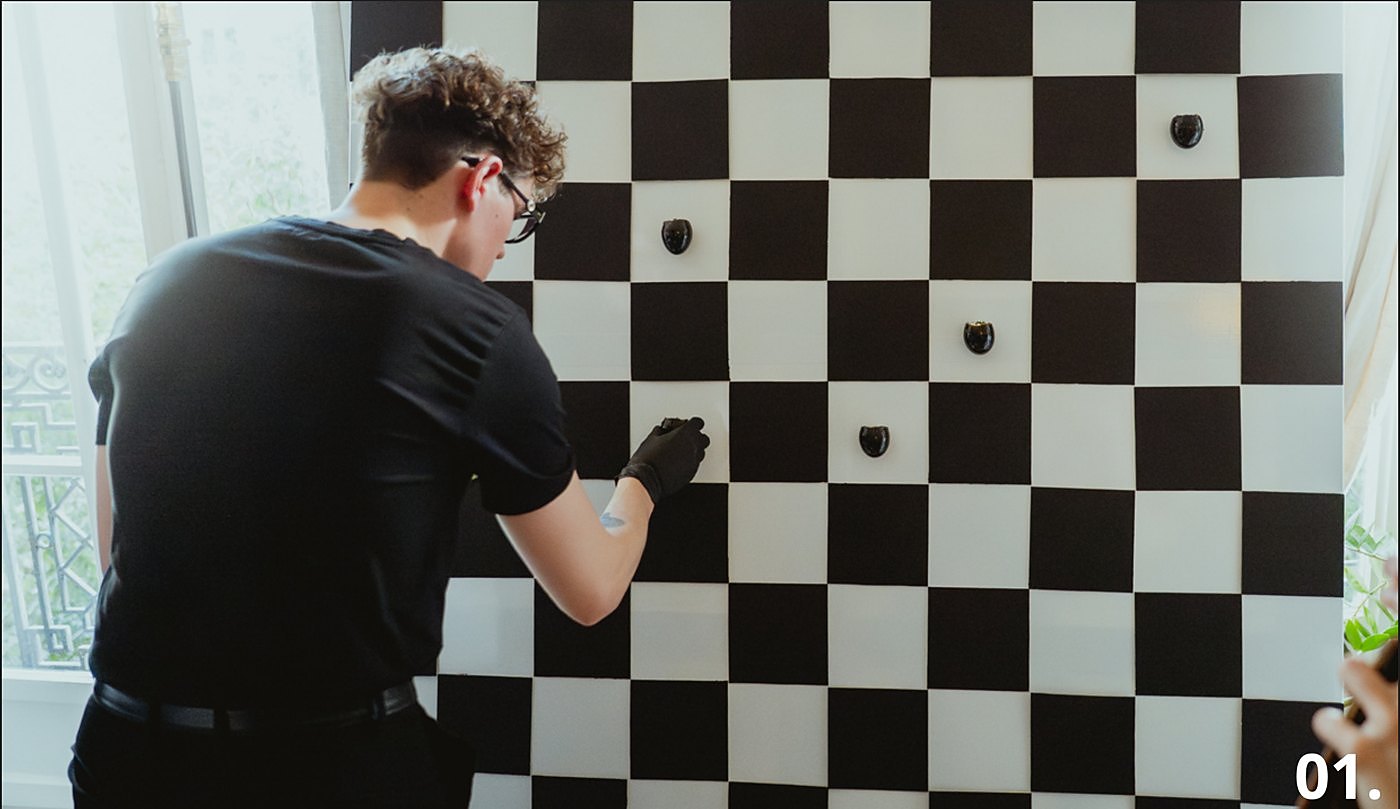 Romain Meignan installe le damier